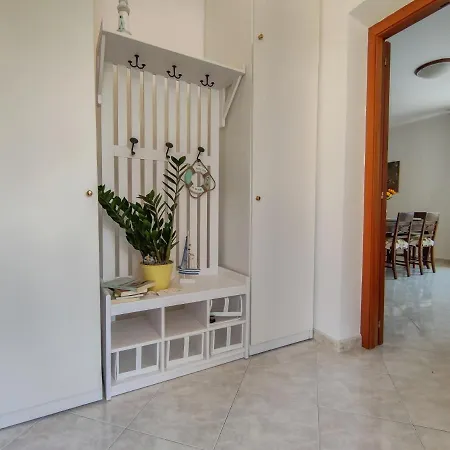 Space & Comfort Near The Beach Apartman